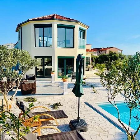Traumhaftes Mit Pool In Rogoznica Daire Podglavica