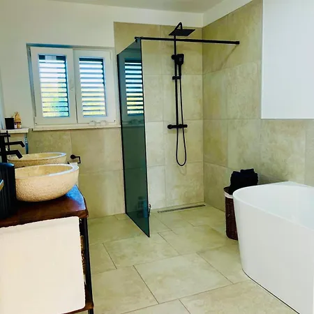 Daire Traumhaftes Mit Pool In Rogoznica