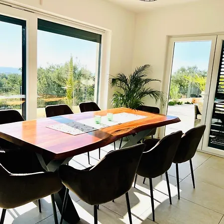 Daire Traumhaftes Mit Pool In Rogoznica Podglavica